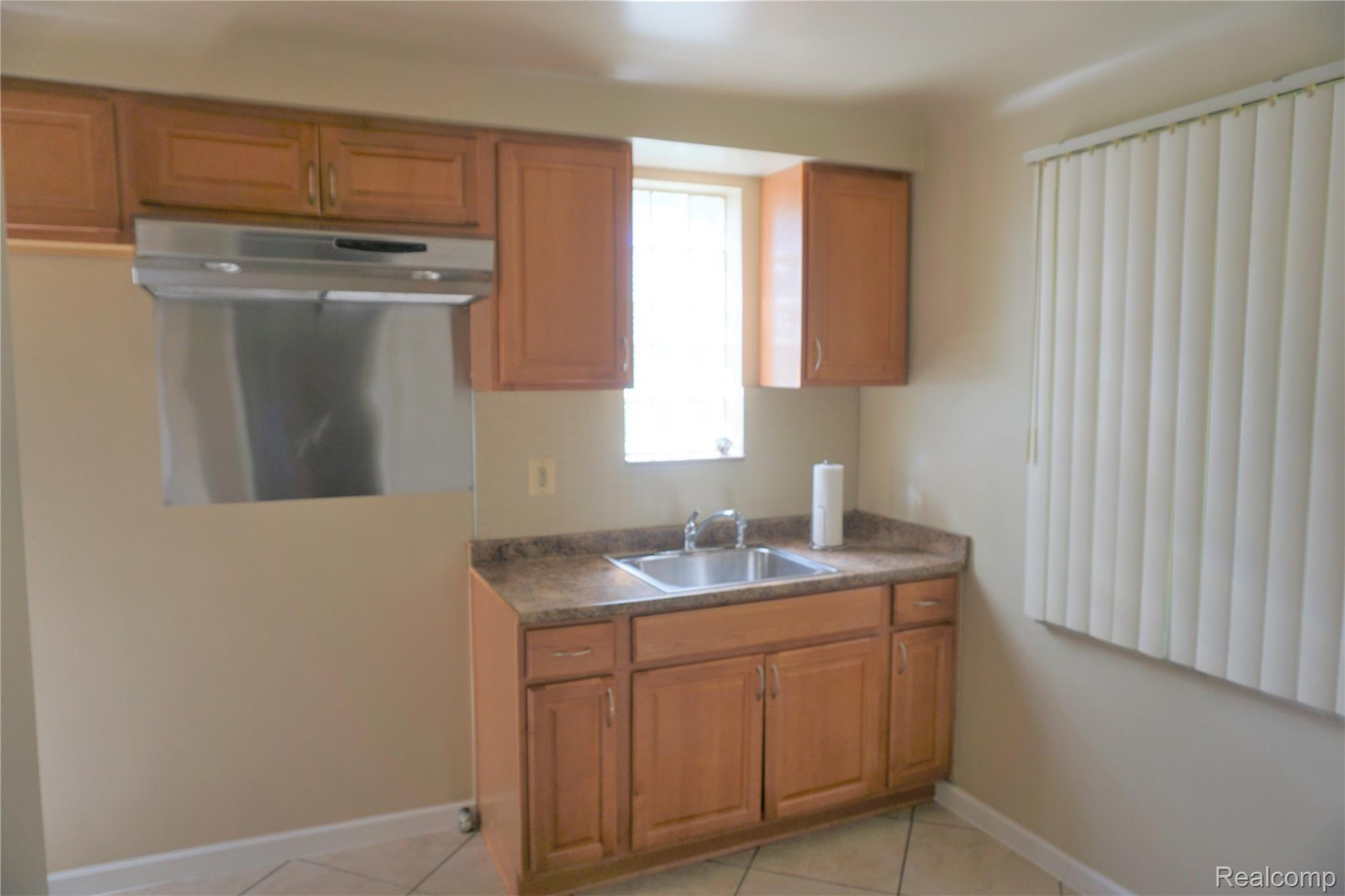 15735 Evergreen Road Detroit, MI 48223 - Photo 8 of 26 8- Kitchen.JPG