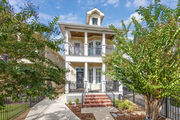 $699,000 | 1315 West 22nd Street, Houston, TX 77008