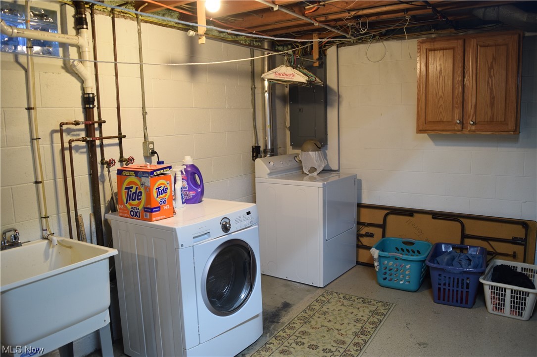 65578 Mathews Road Cambridge, OH 43725 - Photo 23 of 40 Laundry room featuring cabinets, sink, and separate washer and dryer