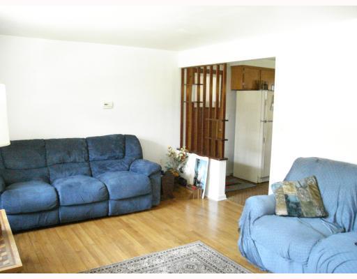 320 West Sunbury Road Butler, PA 16001 - Photo 4 of 18 Living Room.
