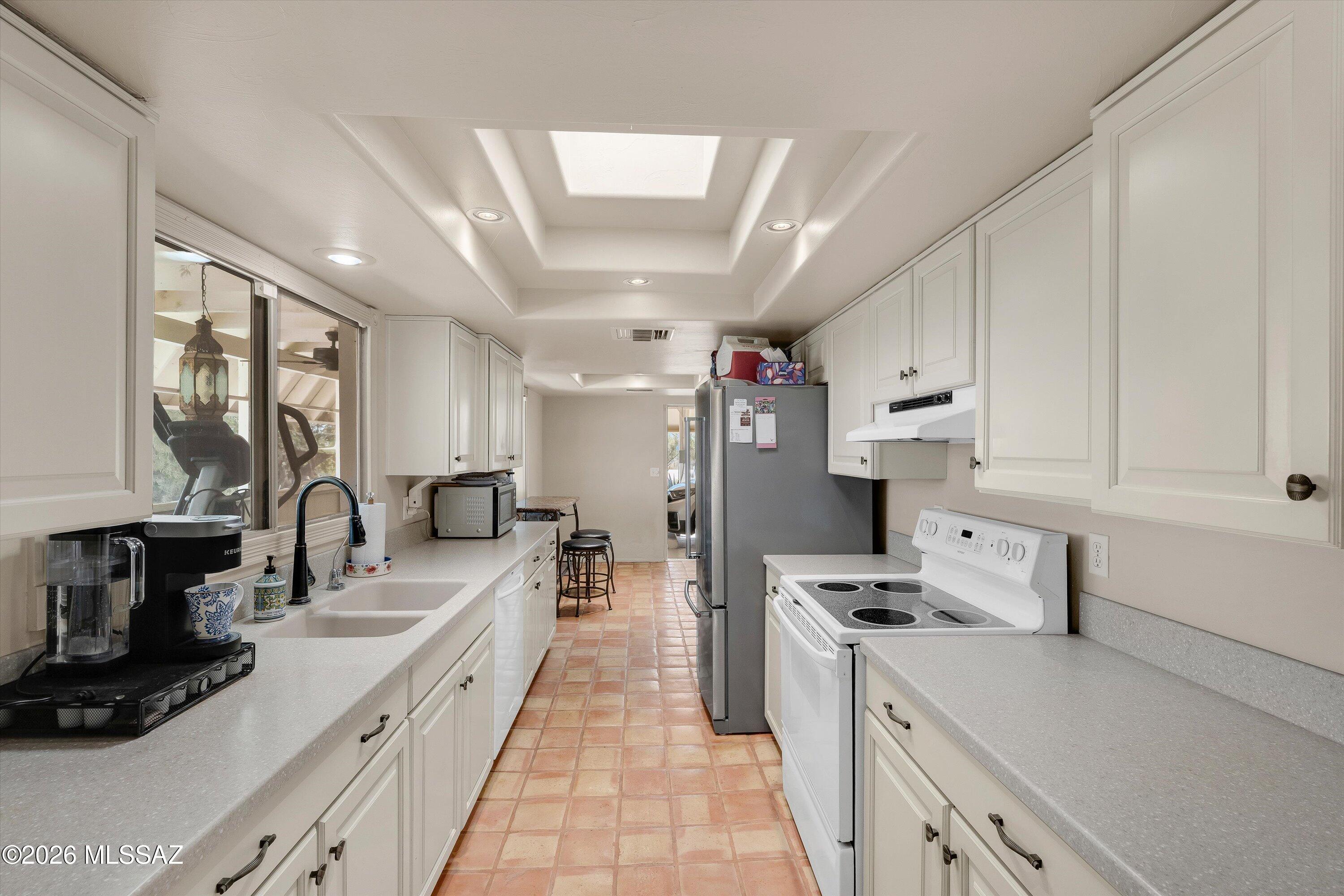 5200 North Tortolita Road Tucson, AZ 85745 - Photo 19 of 45 19-Kitchen