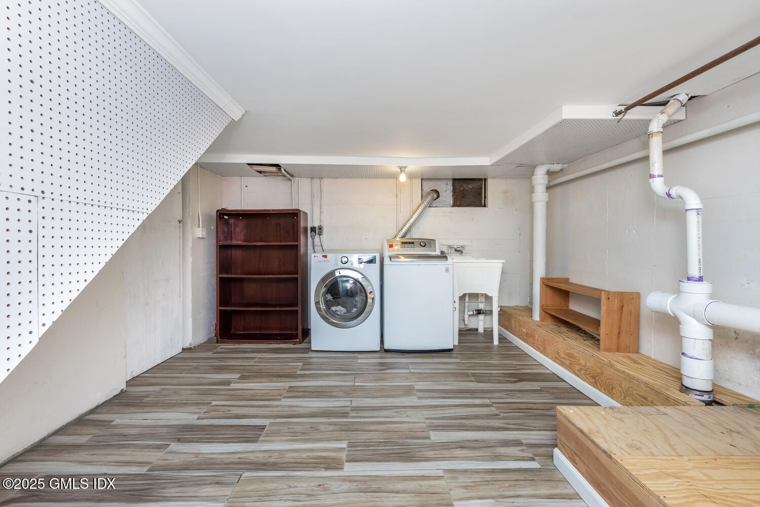 19 High Street Greenwich, CT 06830 - Photo 19 of 25 a view of a livingroom with washer and dryer