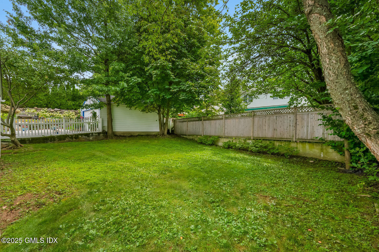 19 High Street Greenwich, CT 06830 - Photo 22 of 25 a view of a backyard with a large tree