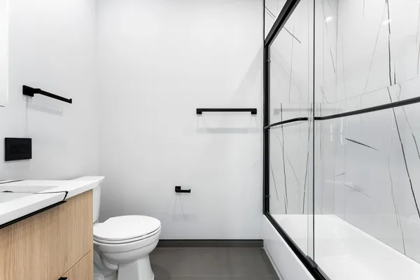 $3,877 | 7726 North Eastlake Terrace, Unit 3, Chicago, IL 60626