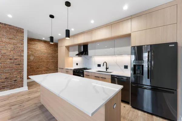 $3,877 | 7726 North Eastlake Terrace, Unit 3, Chicago, IL 60626