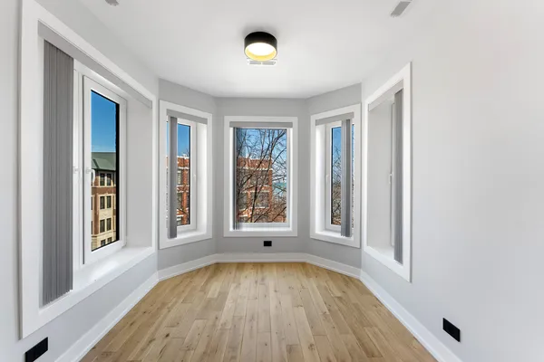 $3,877 | 7726 North Eastlake Terrace, Unit 3, Chicago, IL 60626