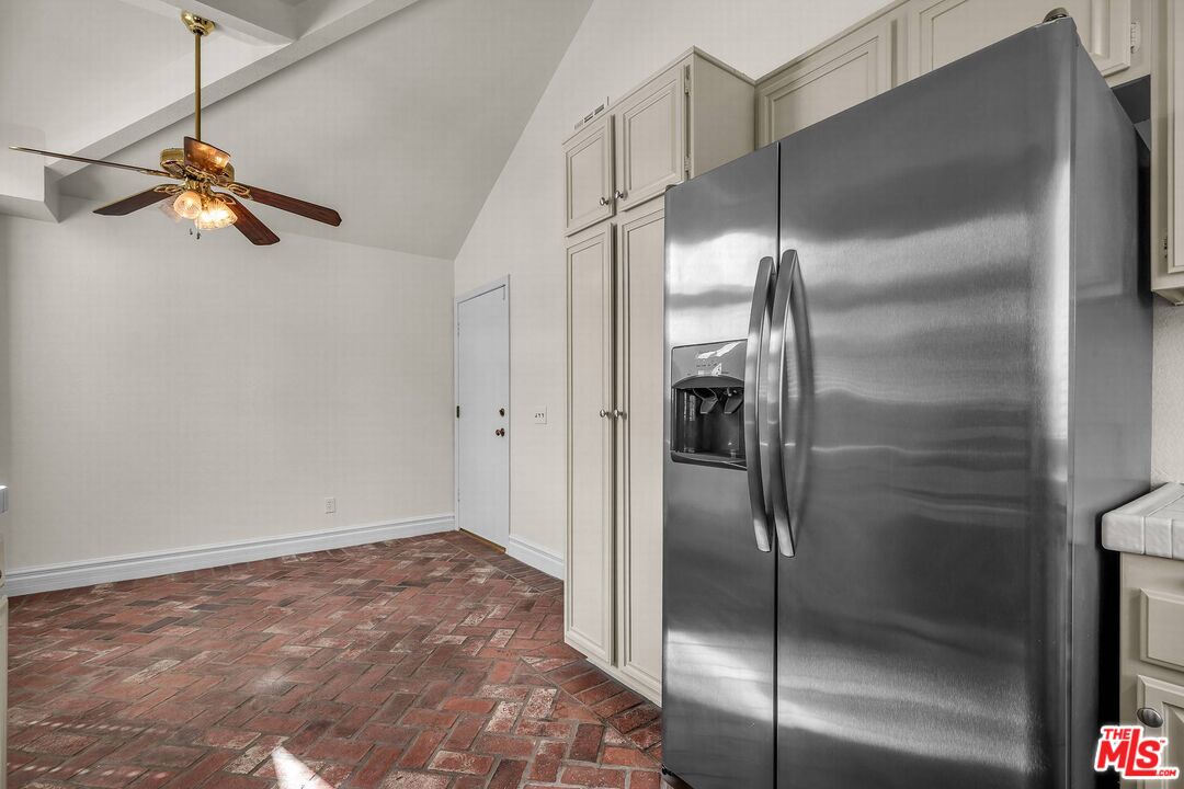 455 Kennerick Lane Simi Valley, CA 93065 - Photo 13 of 32
