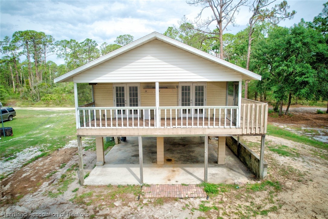 6304 Gunner Terrace Sebring, FL 33875 - Photo 34 of 41 a deck that has a table and chairs with wooden fence