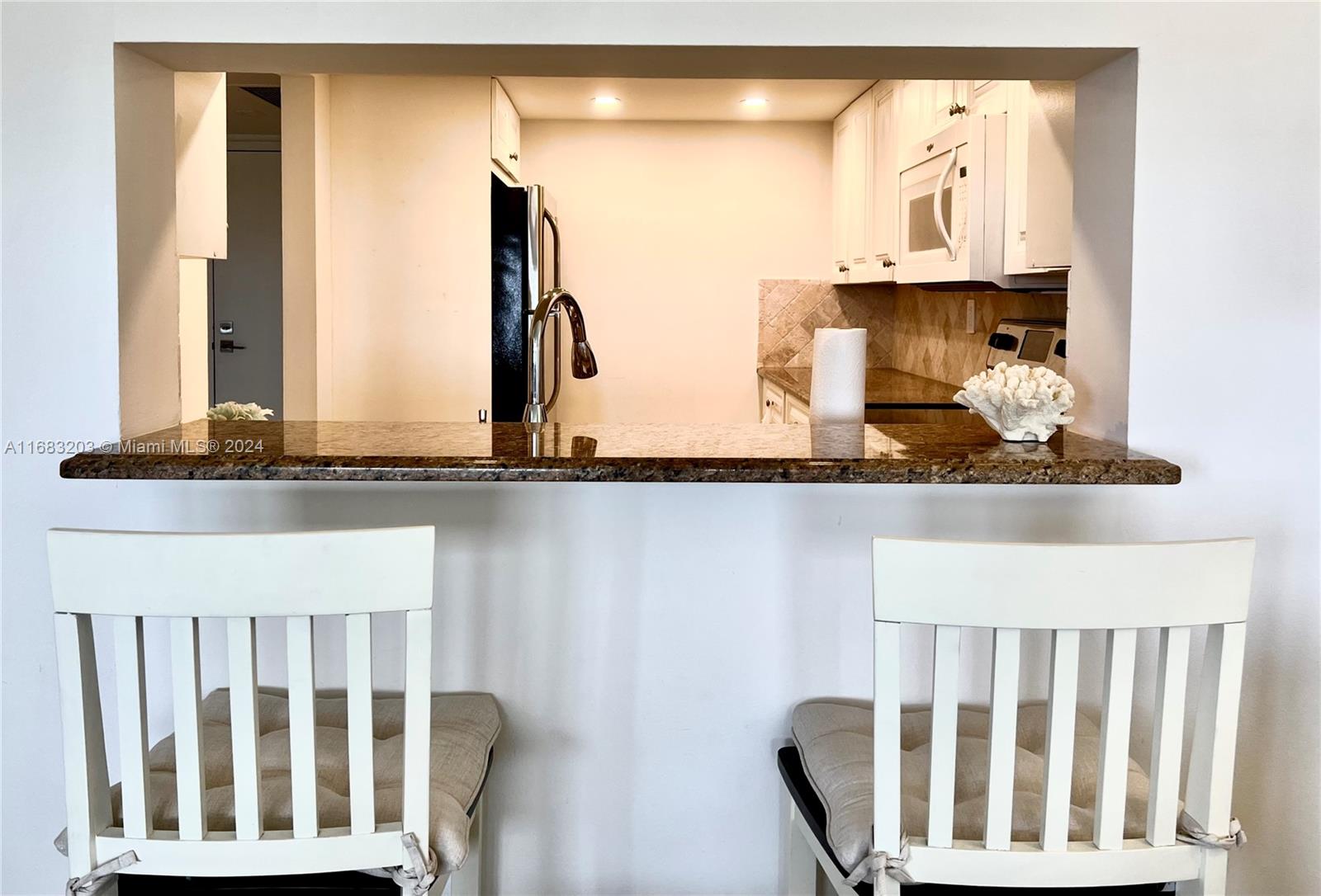 Mid Beach Miami Beach, FL 33140 - Photo 9 of 56