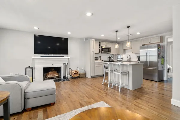 $4,000 | 100 Main Street, Unit 4, Boston, MA 02129