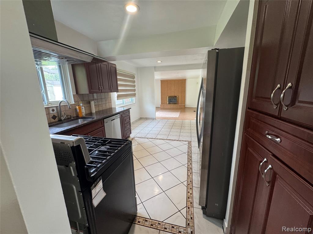 28240 Lahser Road Southfield, MI 48076 - Photo 9 of 15 Gallery Image 9