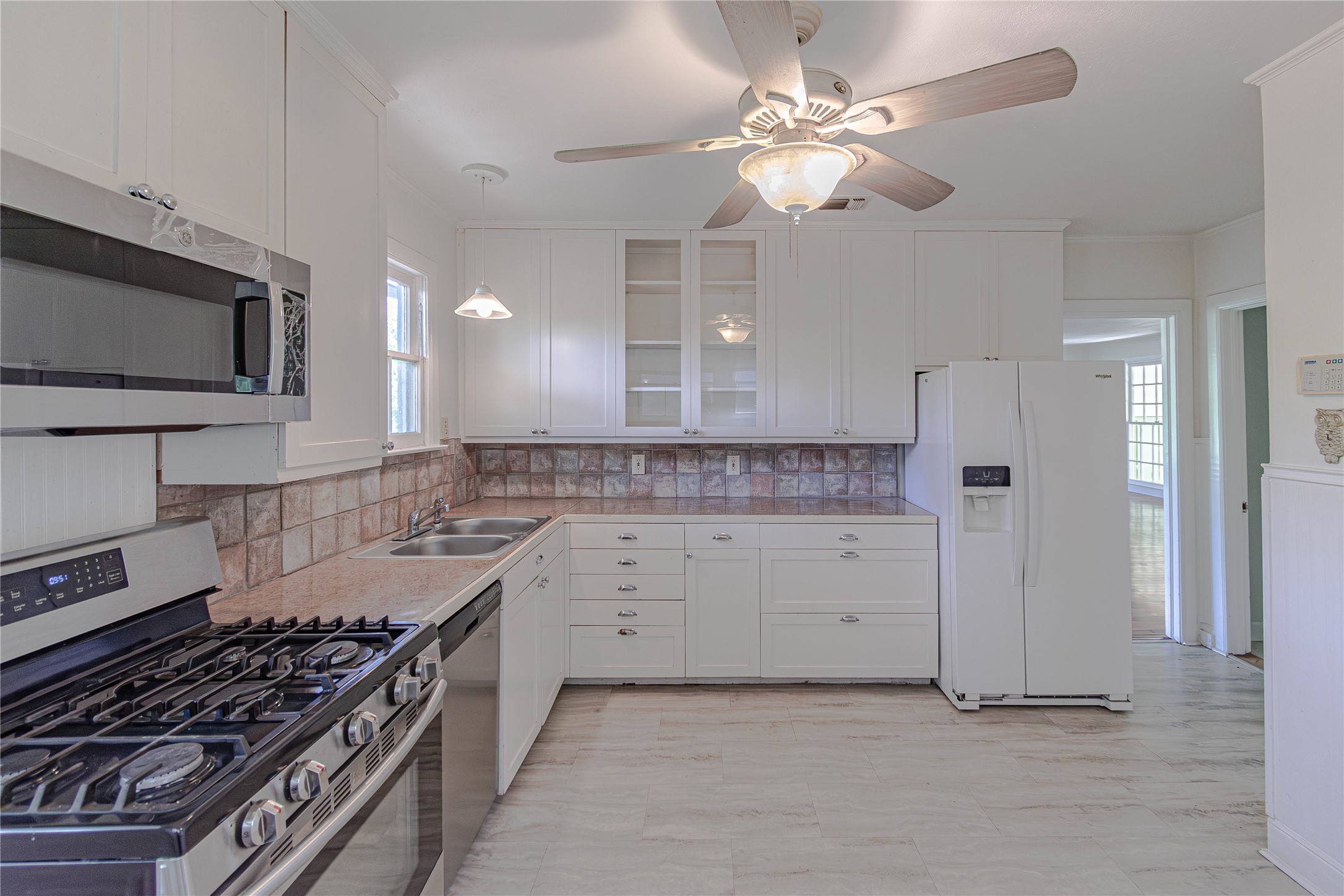 1202 Norwood Road Austin, TX 78722 - Photo 20 of 37