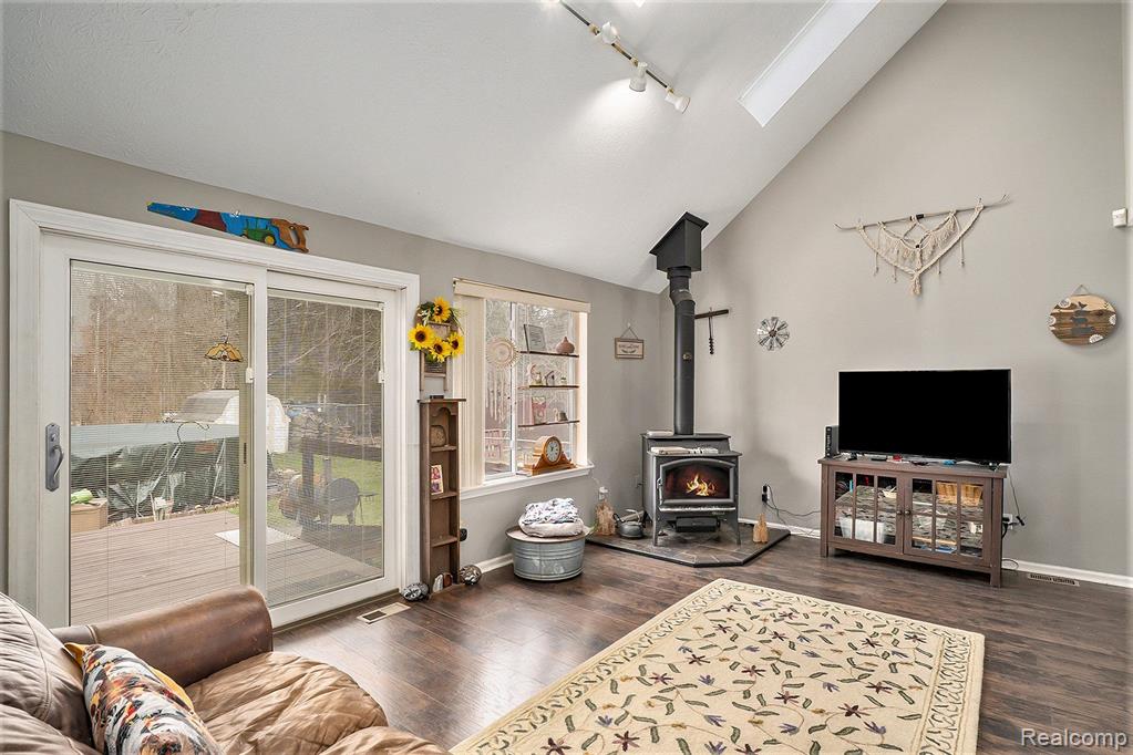 7186 Carpenter Road Flushing, MI 48433 - Photo 7 of 32