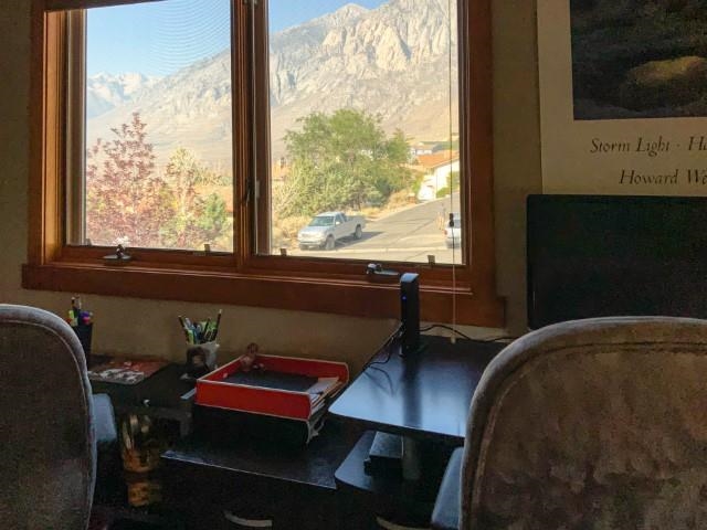 4958 Westridge Road Bishop, CA 93514 - Photo 22 of 24 a room with a window