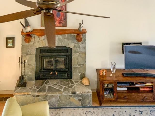 4958 Westridge Road Bishop, CA 93514 - Photo 10 of 24 a living room with furniture