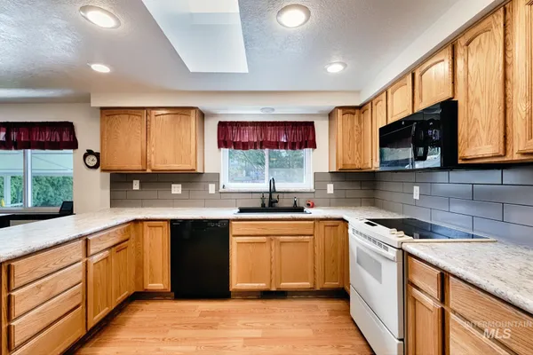 $598,900 | 525 Donna Drive, Nampa, ID 83686
