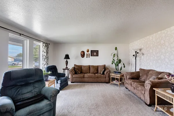 $598,900 | 525 Donna Drive, Nampa, ID 83686