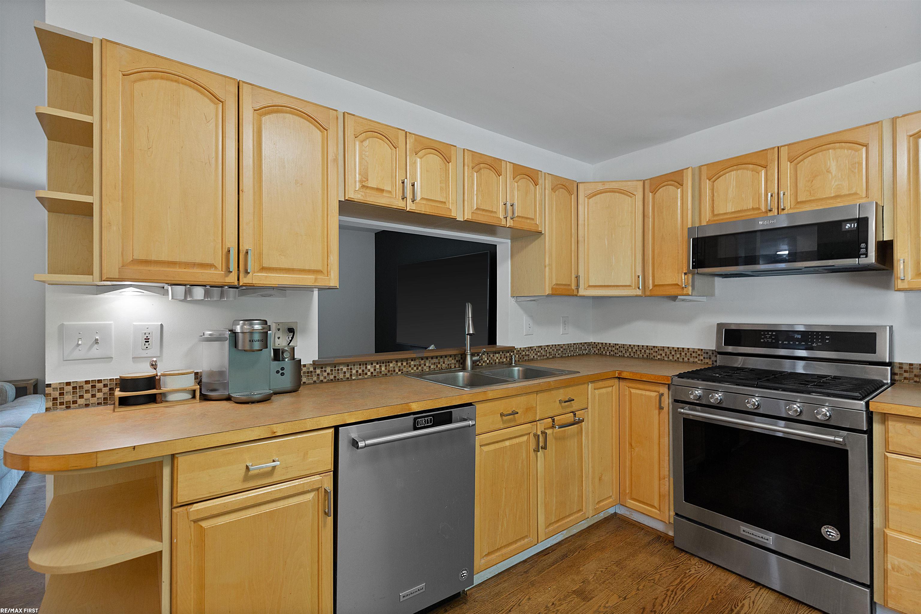 2898 Gravel Ridge Drive Rochester, MI 48307 - Photo 6 of 24