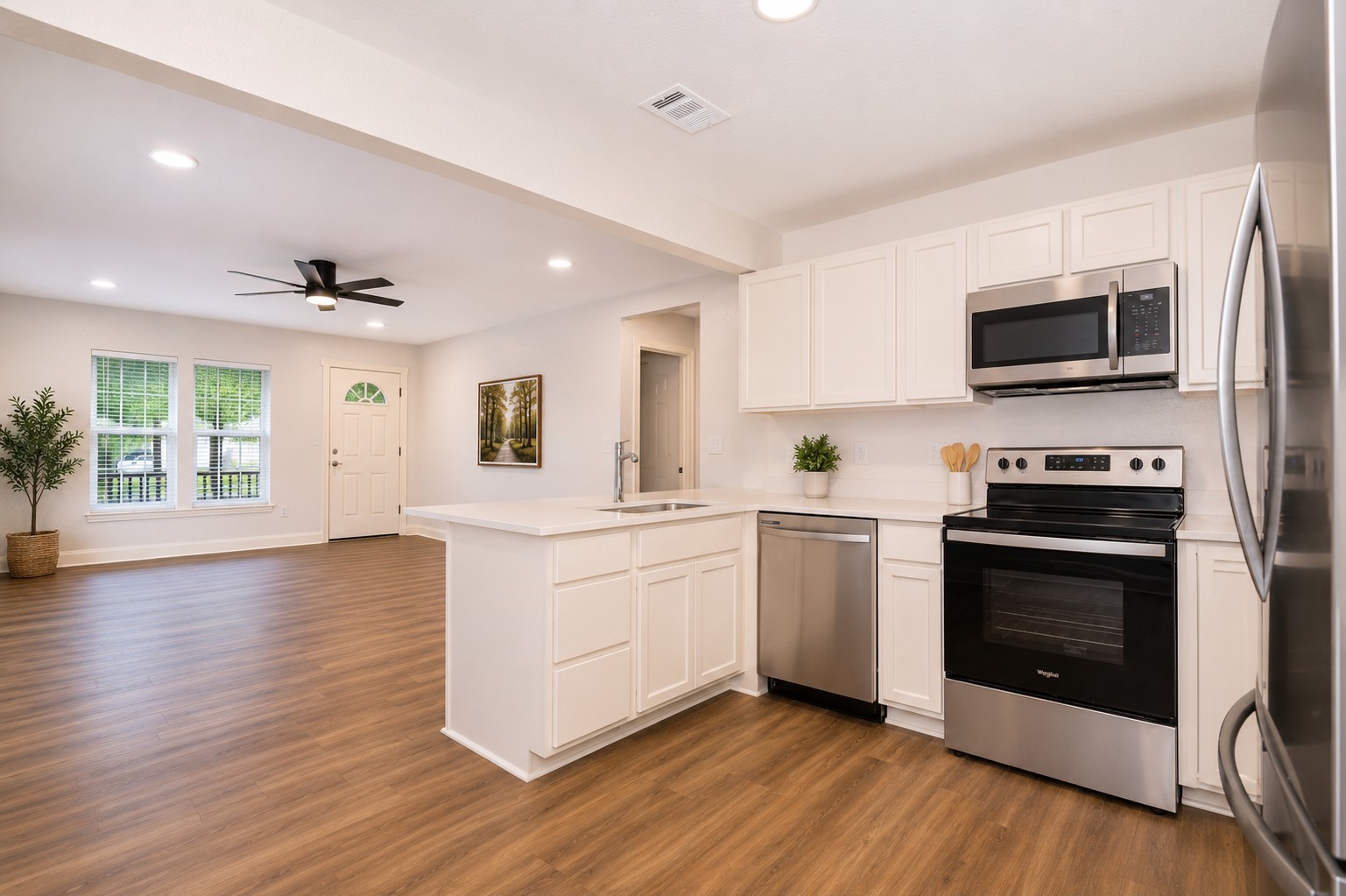 1011 North Valderas Street Angleton, TX 77515 - Photo 7 of 14 Kitchen
