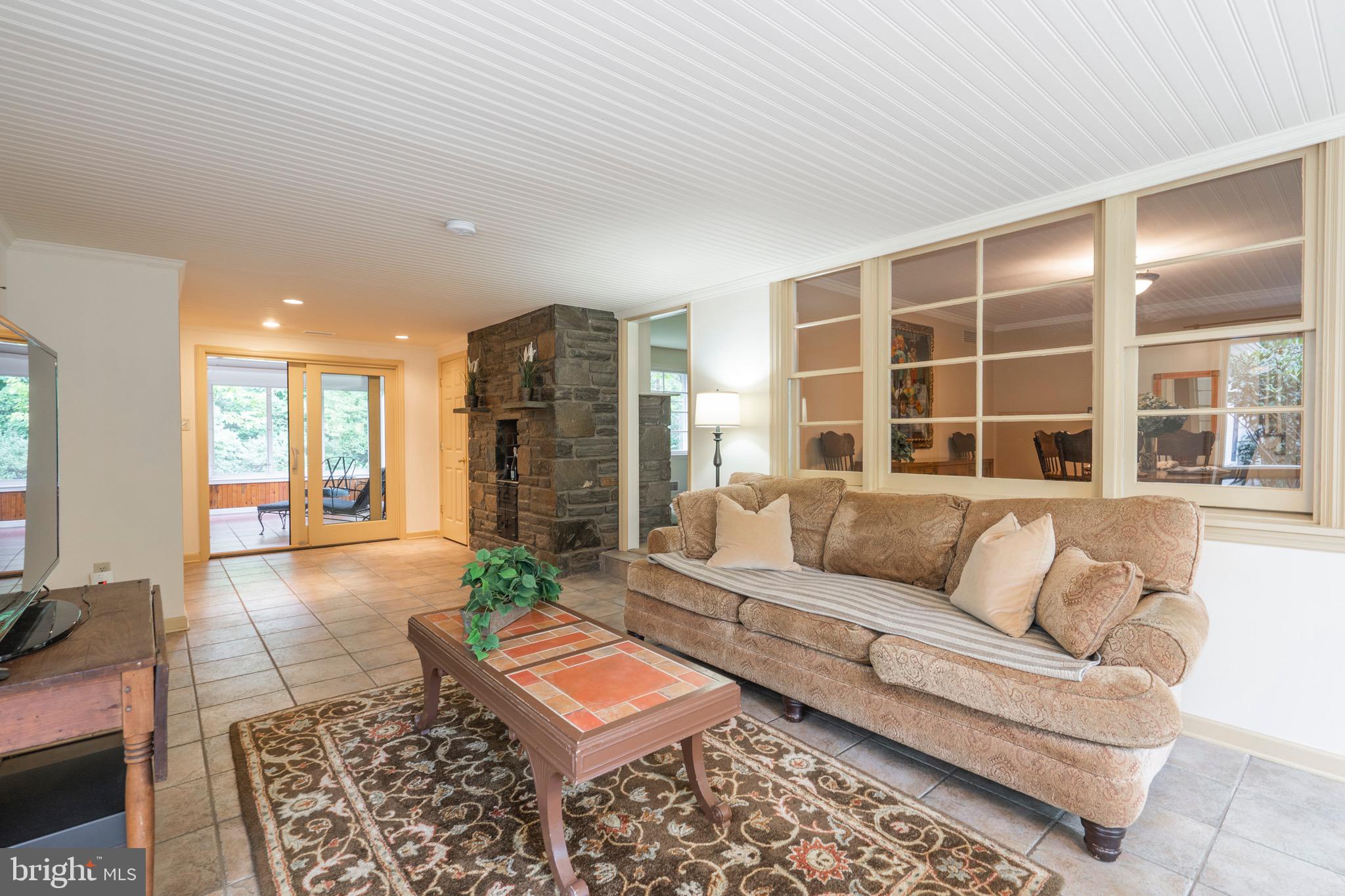 651 Knox Road Wayne, PA 19087 - Photo 11 of 59 Family room - seating area