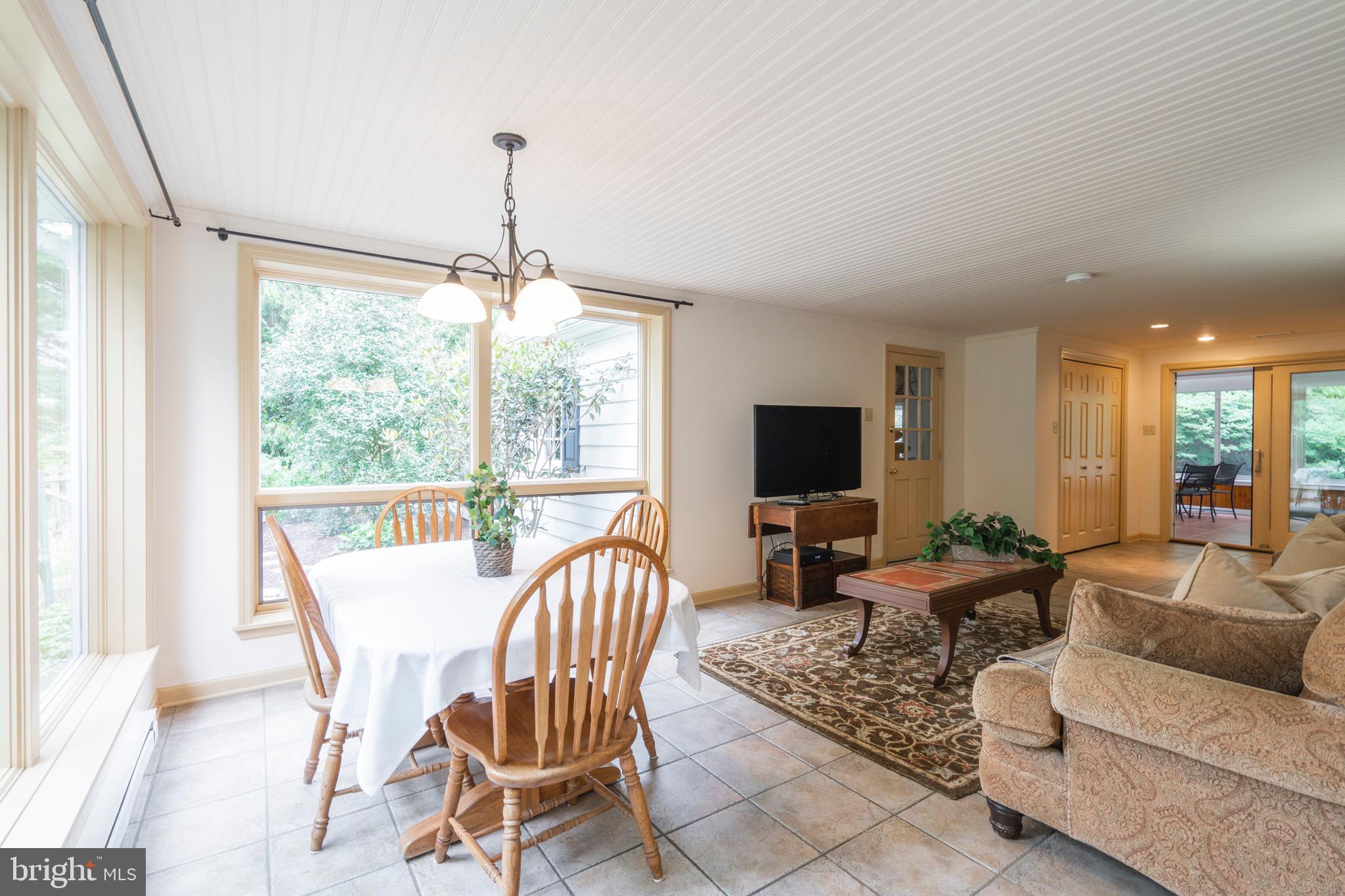 651 Knox Road Wayne, PA 19087 - Photo 12 of 59 Family room - dining area