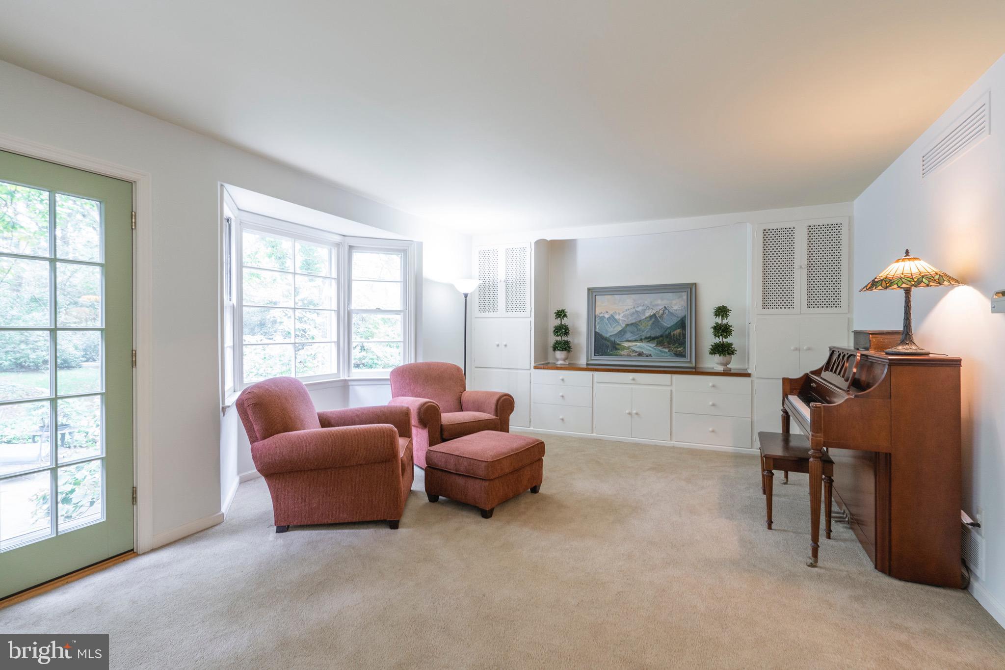 651 Knox Road Wayne, PA 19087 - Photo 17 of 59 Living room - 2nd seating area w\built-ins