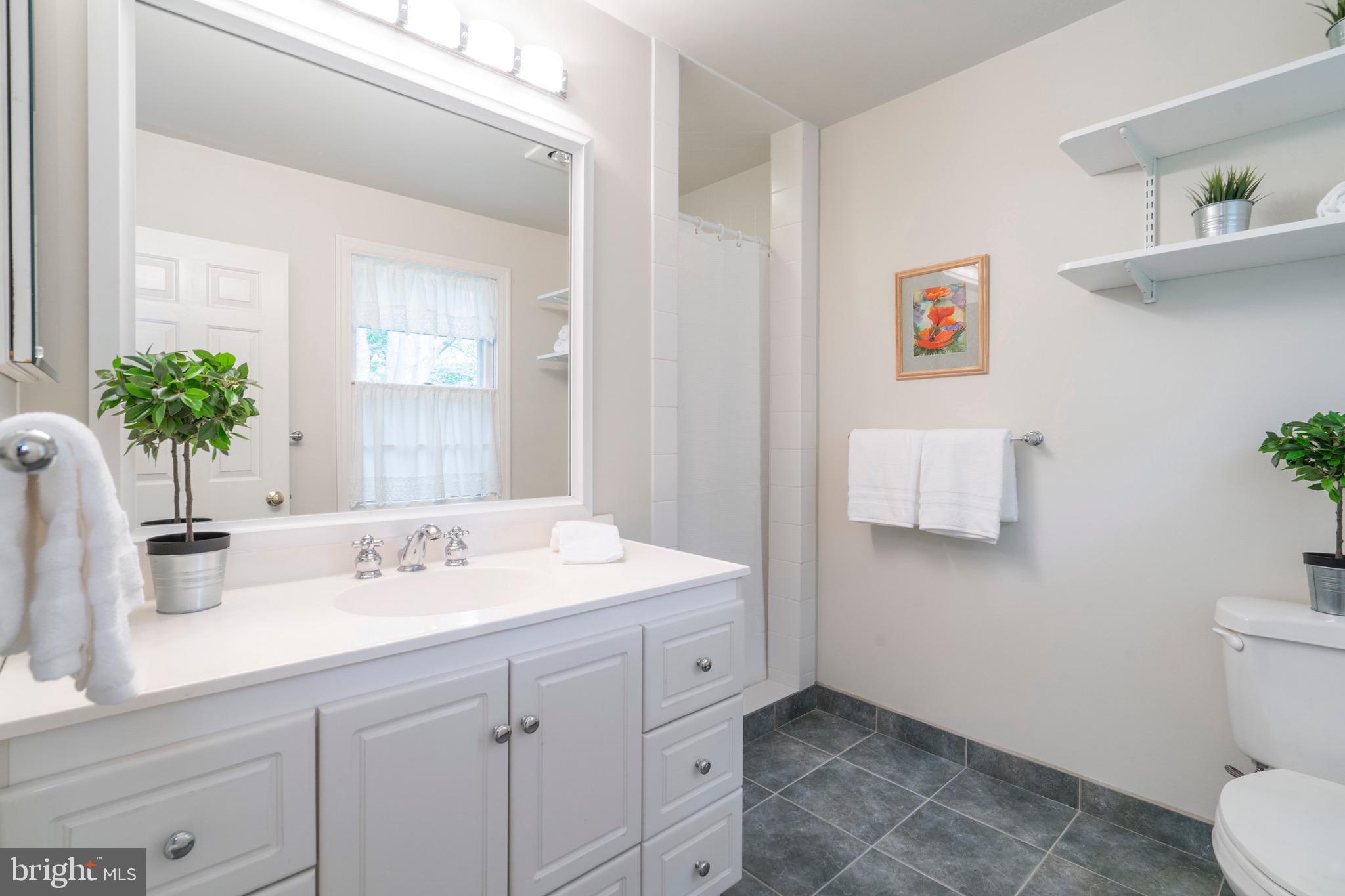 651 Knox Road Wayne, PA 19087 - Photo 21 of 59 1st floor - owner's suite bath