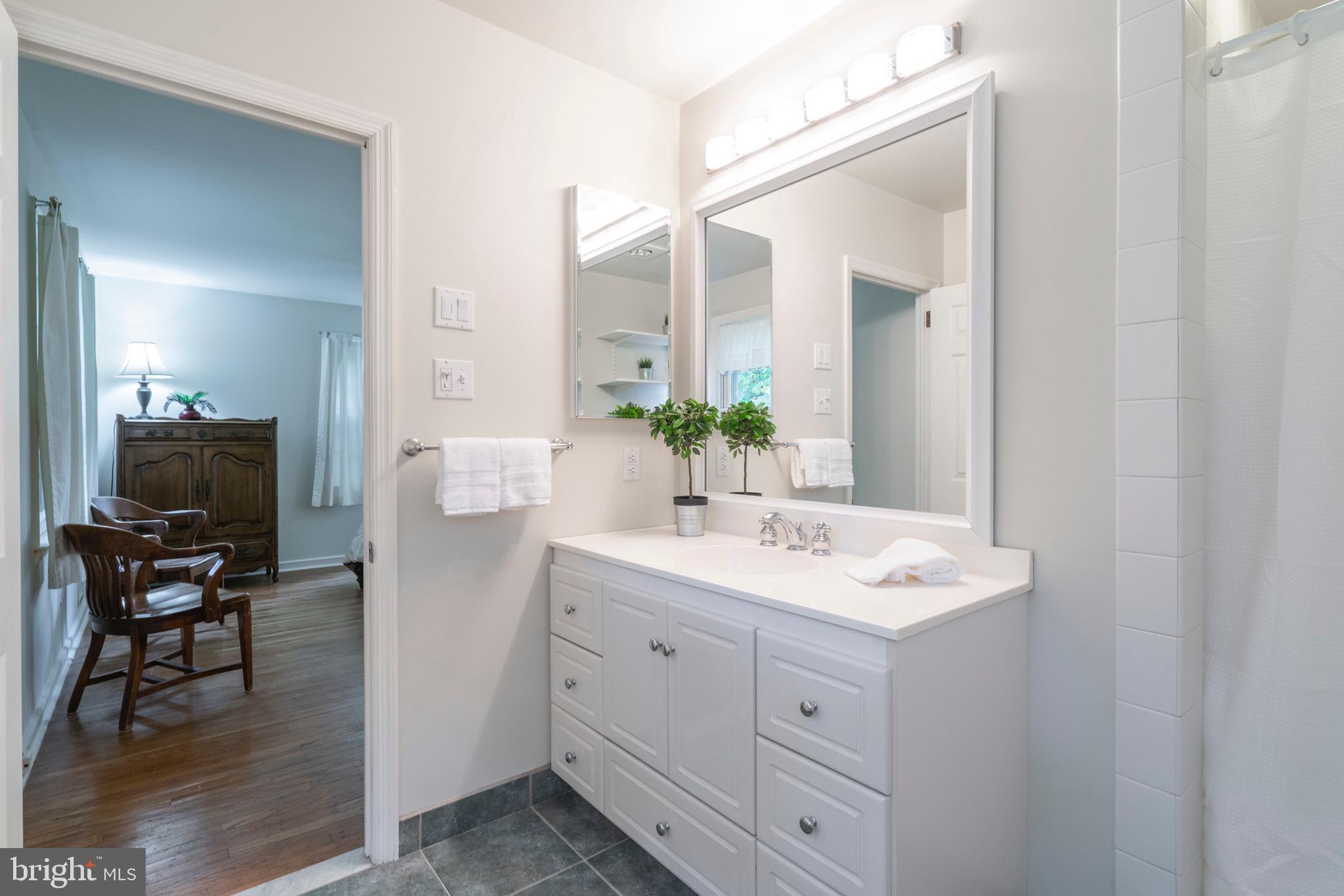 651 Knox Road Wayne, PA 19087 - Photo 22 of 59 1st floor - owner's suite bath