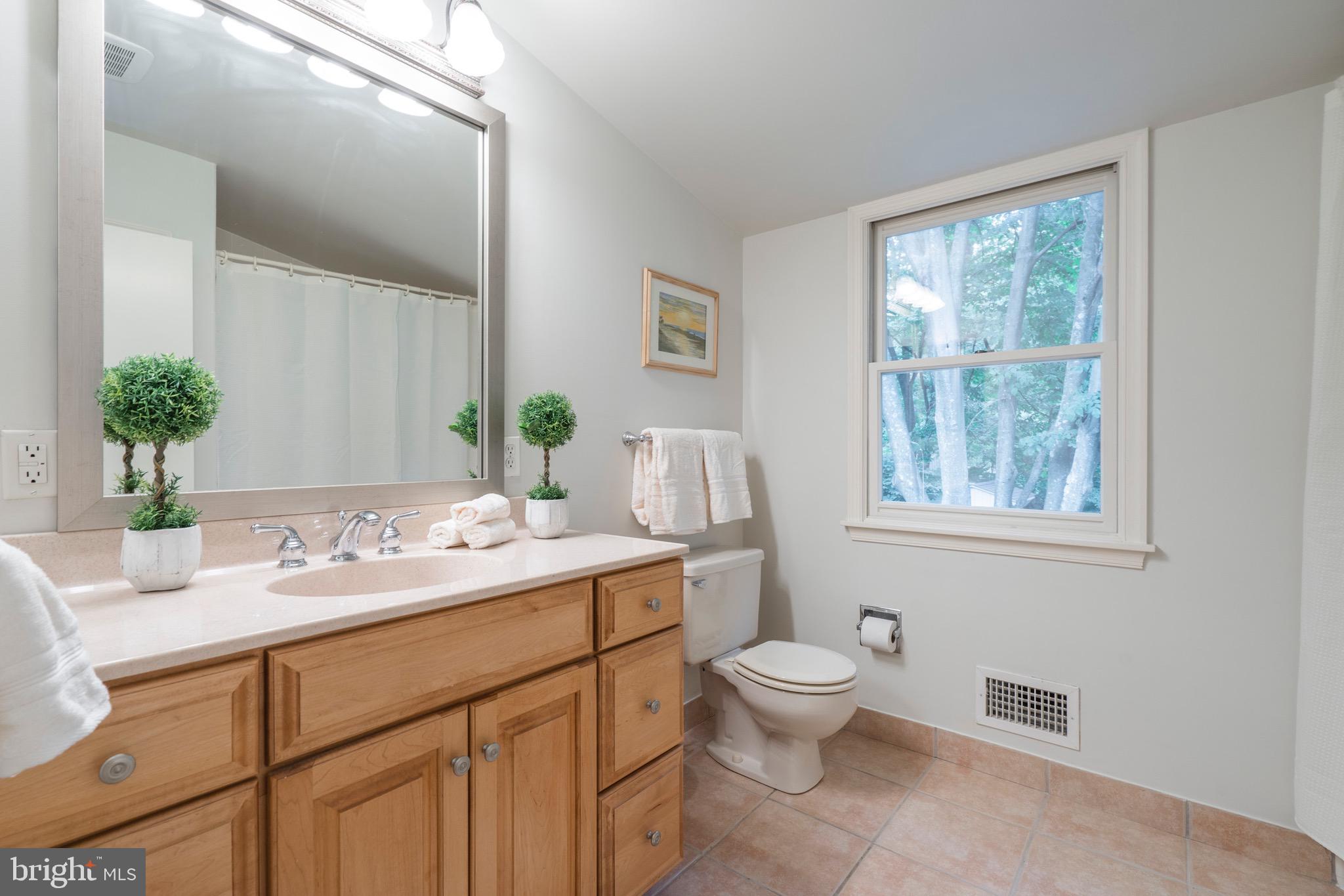651 Knox Road Wayne, PA 19087 - Photo 33 of 59 2nd floor full bath