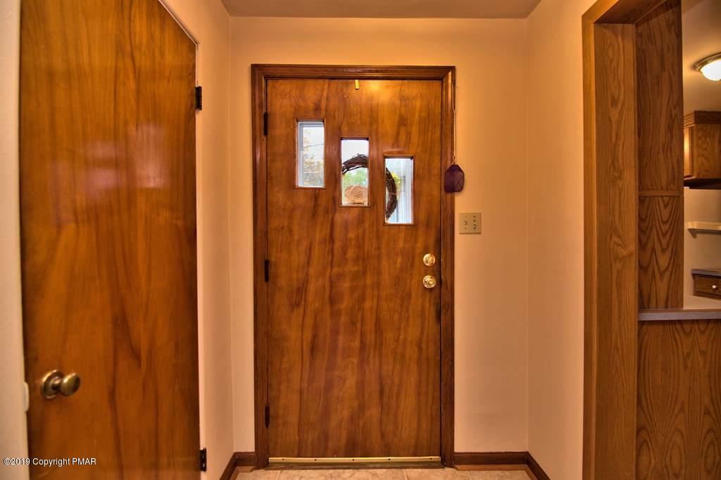1500 Setzer Road Stroudsburg, PA 18360 - Photo 7 of 42 Foyer