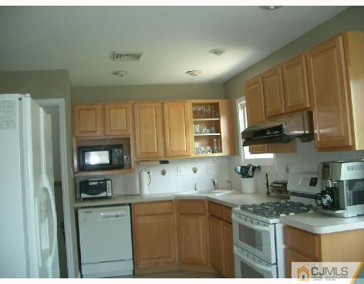 5 Finley Road Edison, NJ 08817 - Photo 5 of 10