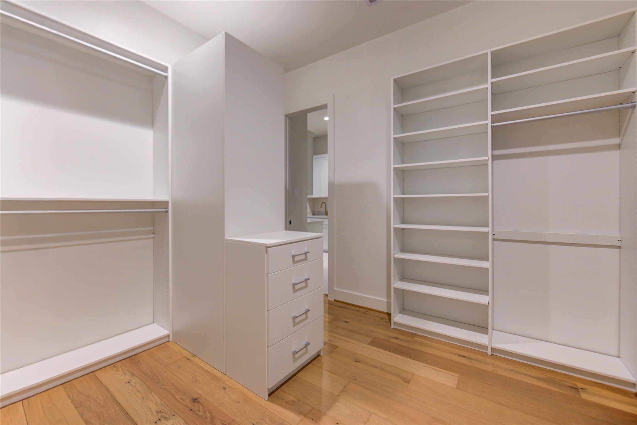 1502 Story Street Houston, TX 77055 - Photo 20 of 42 One side of the primary closet