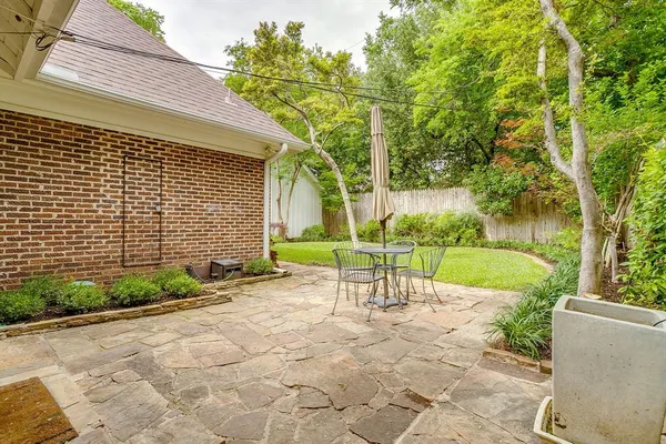 a chair and table in the backyard