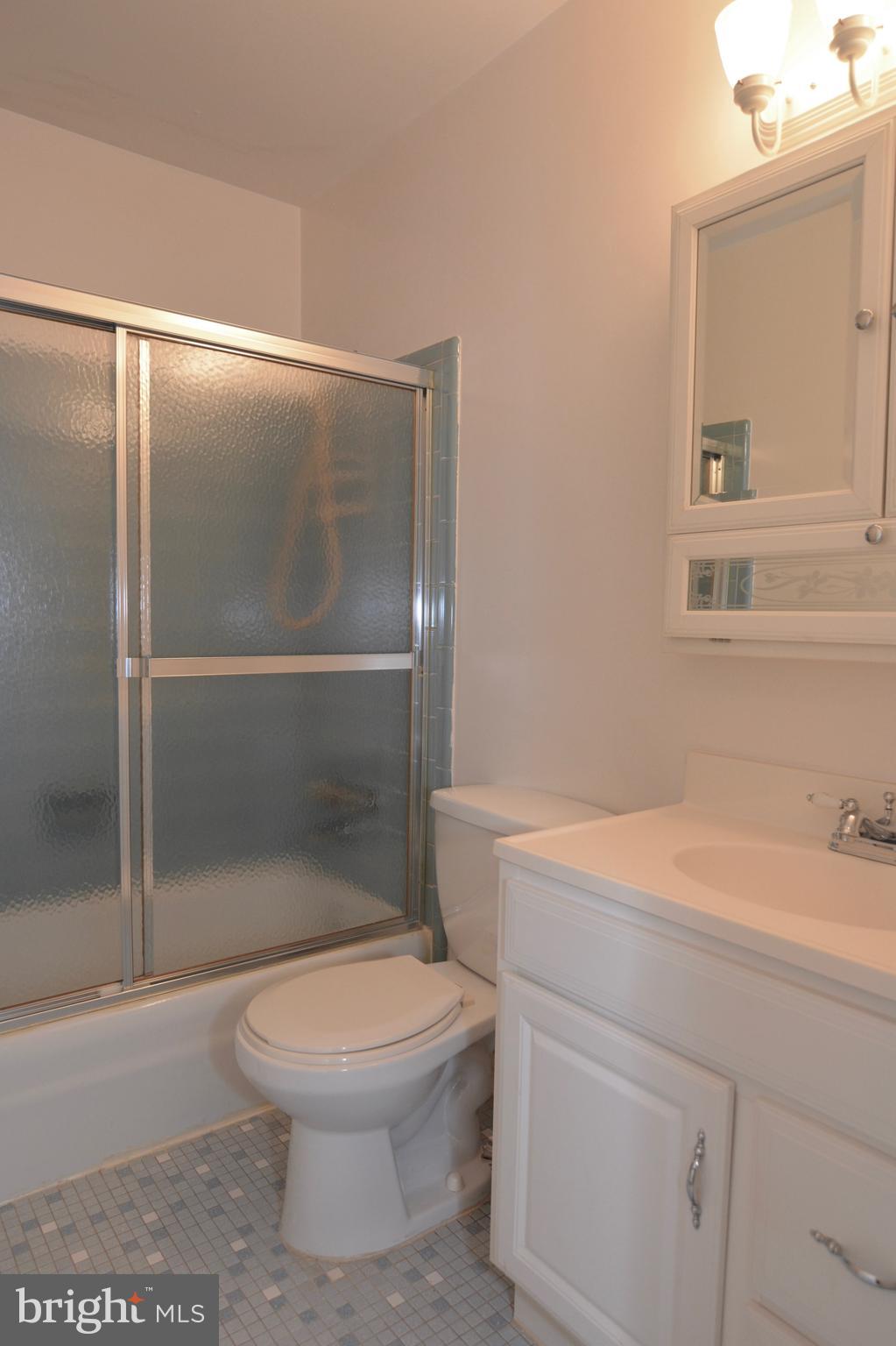 8335 Moline Place Springfield, VA 22153 - Photo 13 of 33 Upstairs Hall Bath