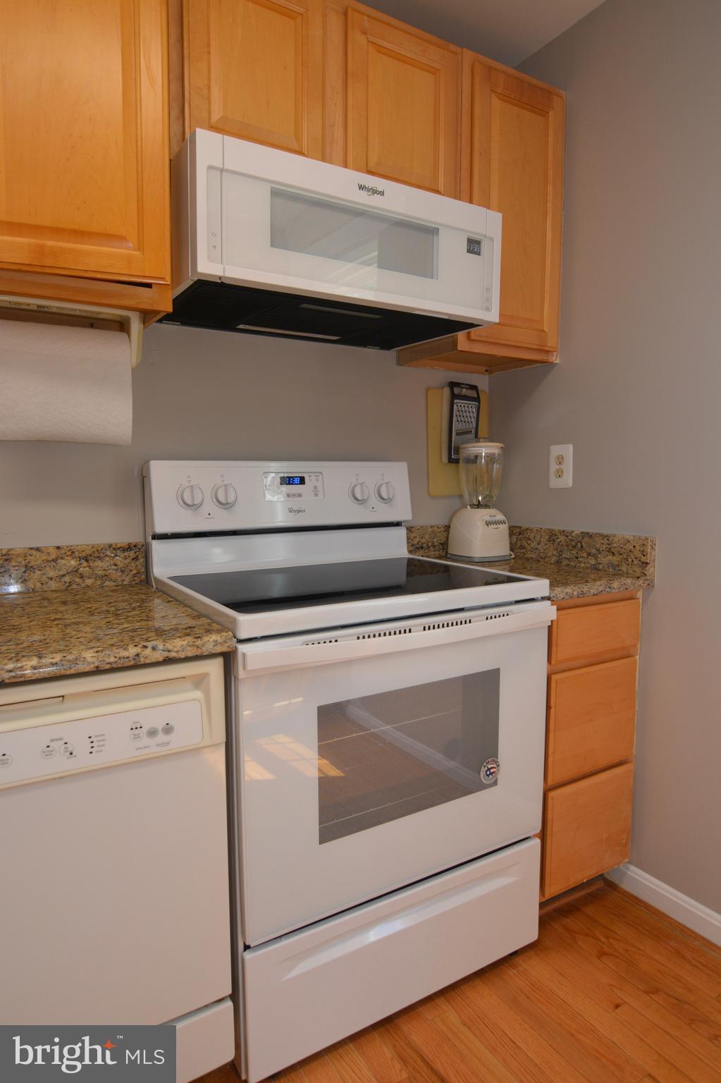 8335 Moline Place Springfield, VA 22153 - Photo 4 of 33 new oven and microwave