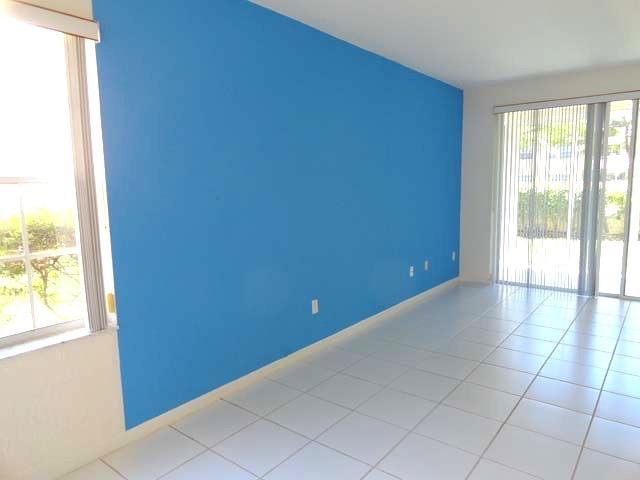 17050 Emile Street, Unit 5 Boca Raton, FL 33487 - Photo 5 of 25 emile - 18Liv