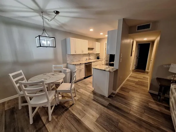 $1,350 | 3255 South Beneva Road, Unit 102, Sarasota, FL 34232