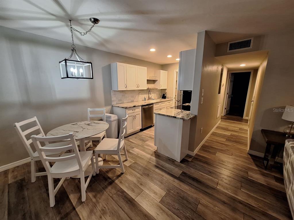 3255 South Beneva Road, Unit 102 Sarasota, FL 34232 - Photo 2 of 17