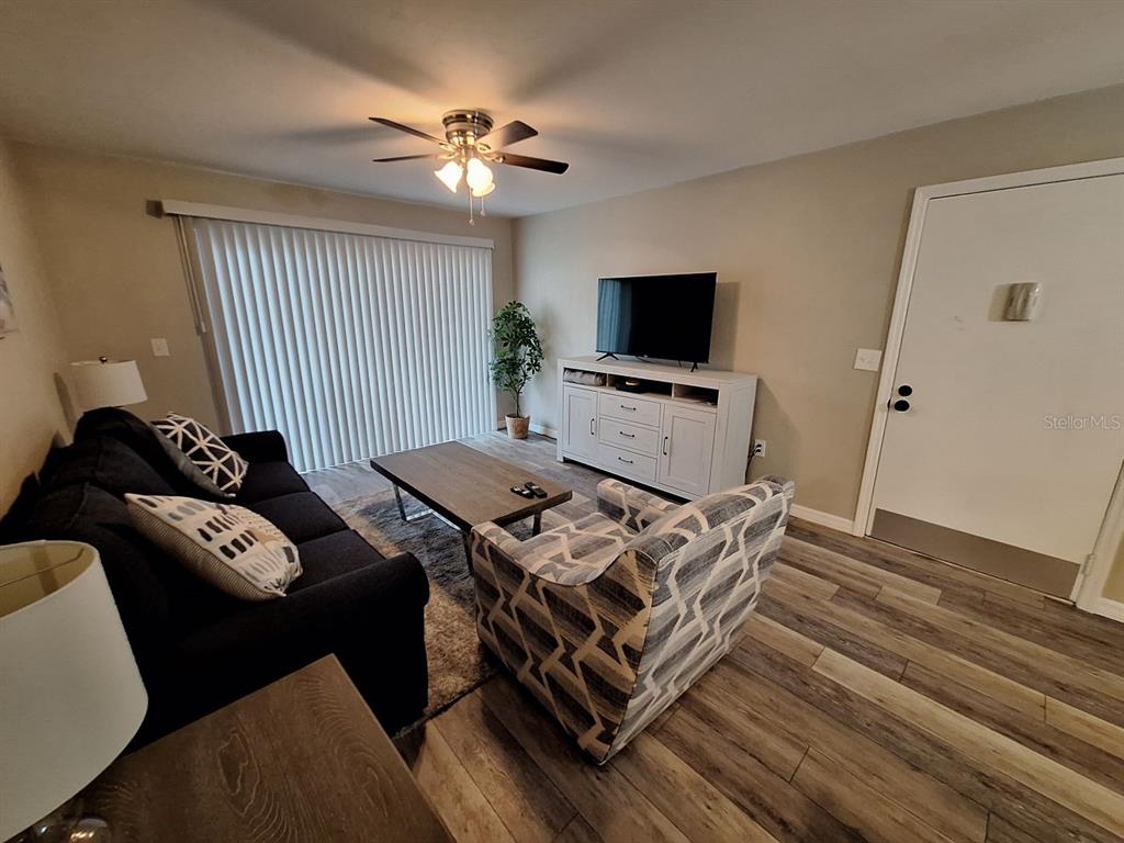 3255 South Beneva Road, Unit 102 Sarasota, FL 34232 - Photo 4 of 17