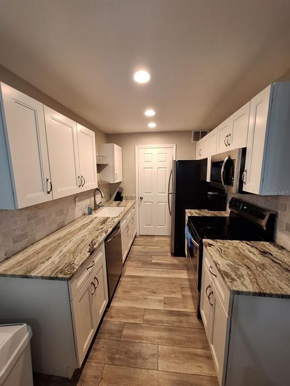 3255 South Beneva Road, Unit 102 Sarasota, FL 34232 - Photo 5 of 17