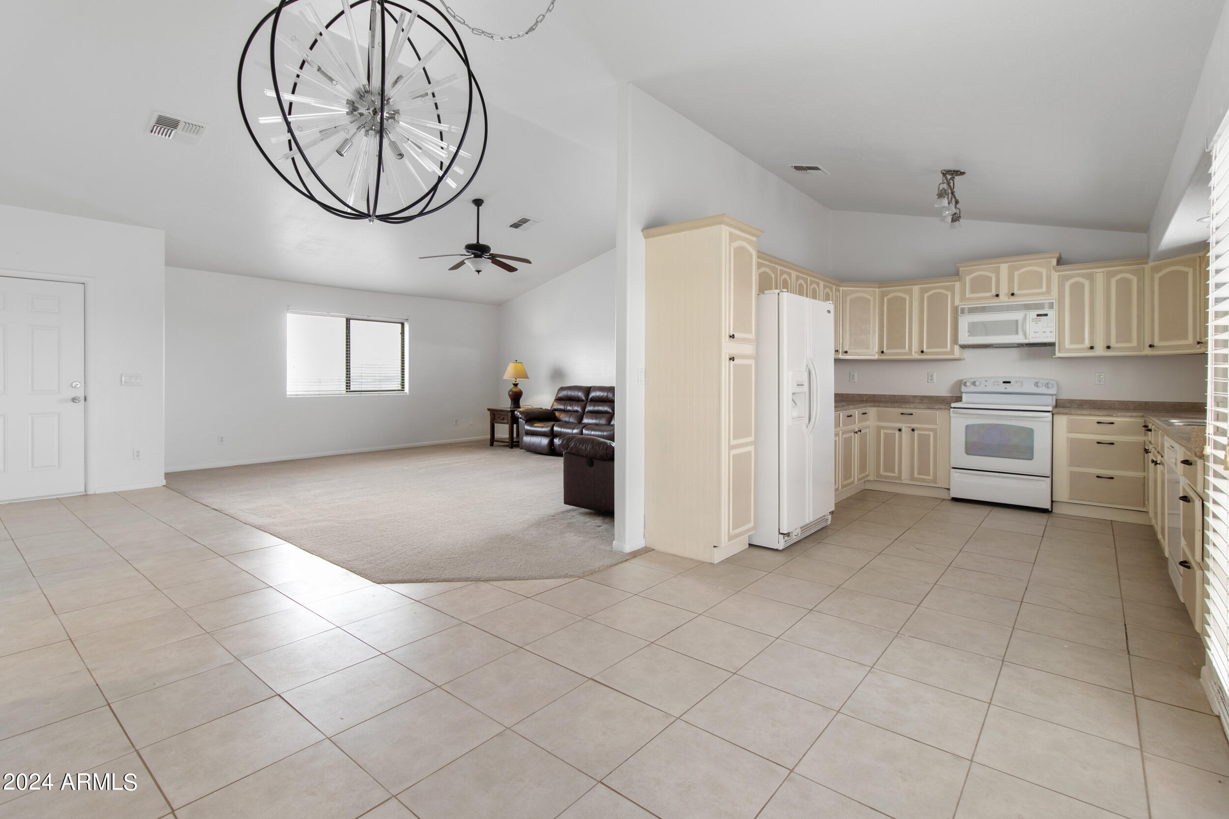 35144 West Elliot Road Arlington, AZ 85322 - Photo 10 of 25 Dining/Kitchen Area