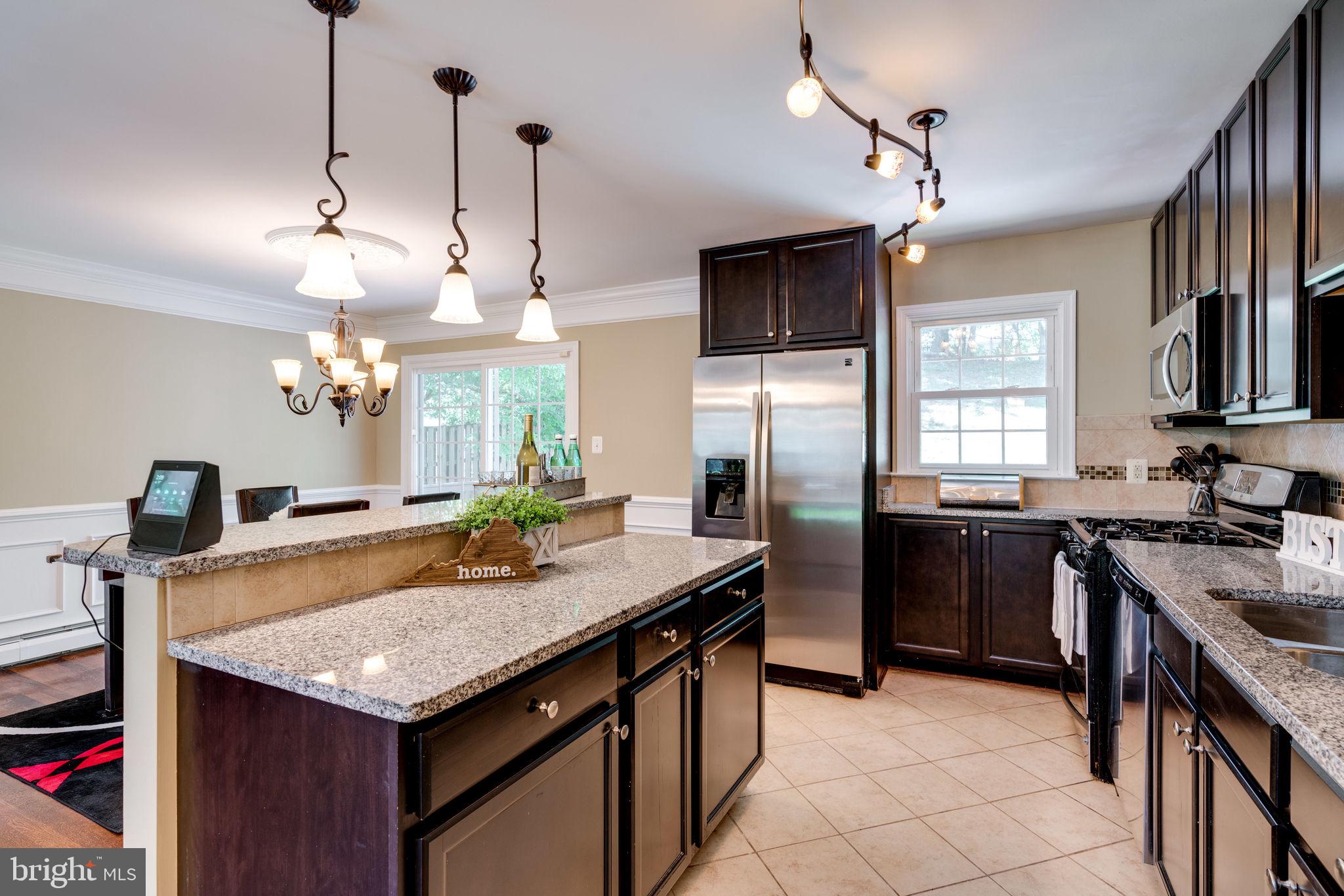 13638 Kingsman Road Woodbridge, VA 22193 - Photo 16 of 40 Granite Counters