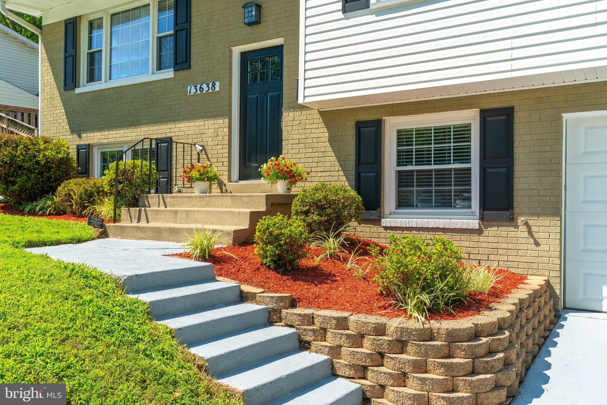 13638 Kingsman Road Woodbridge, VA 22193 - Photo 3 of 40 Landscaping