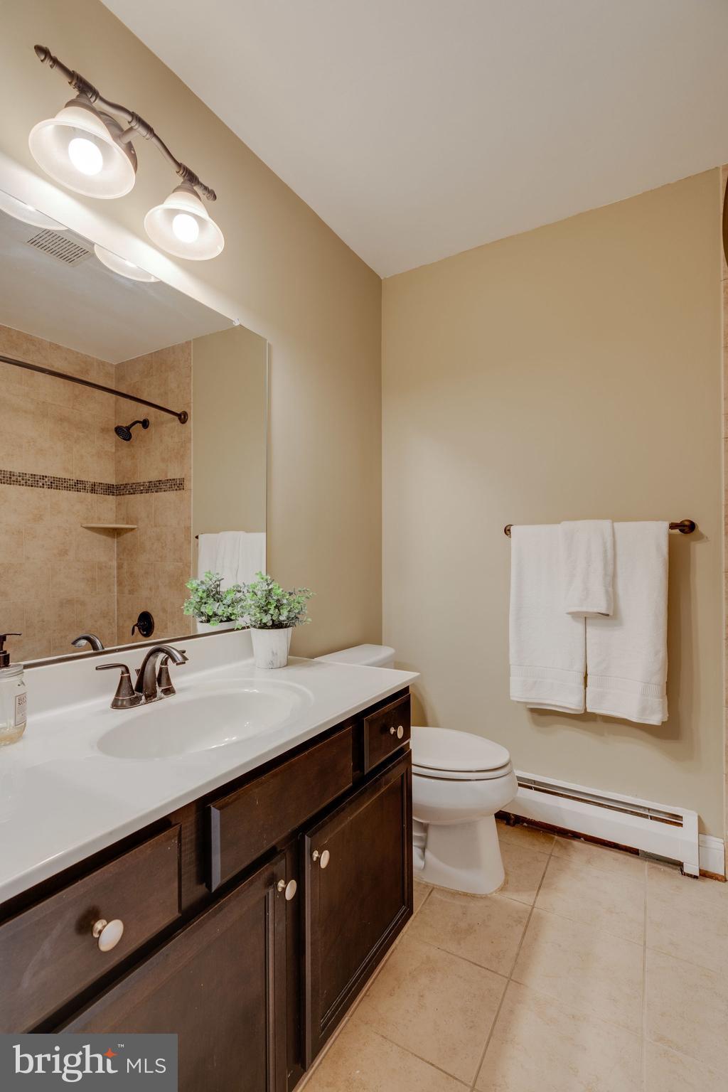 13638 Kingsman Road Woodbridge, VA 22193 - Photo 26 of 40 Bathroom Two