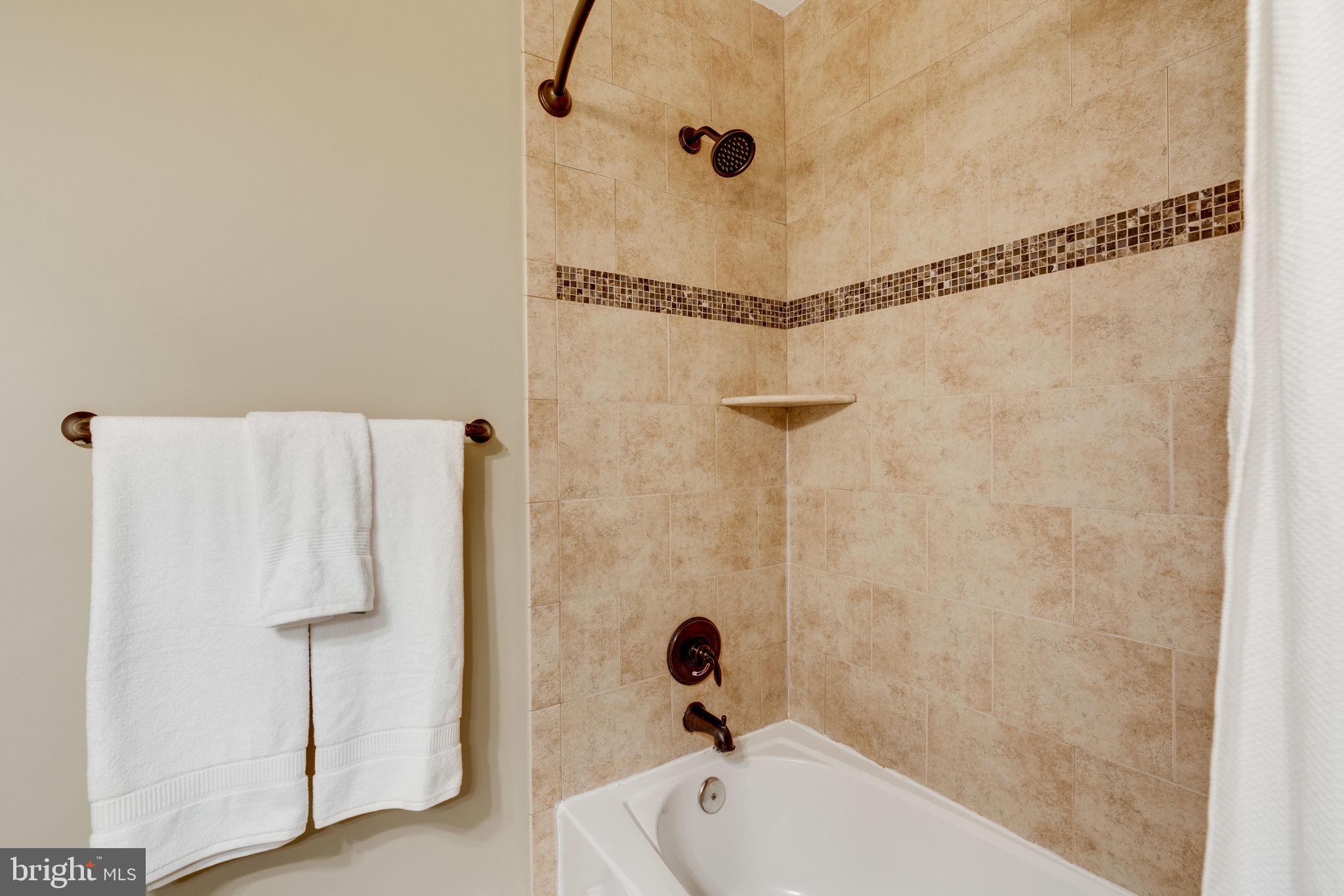 13638 Kingsman Road Woodbridge, VA 22193 - Photo 27 of 40 Bathroom Two
