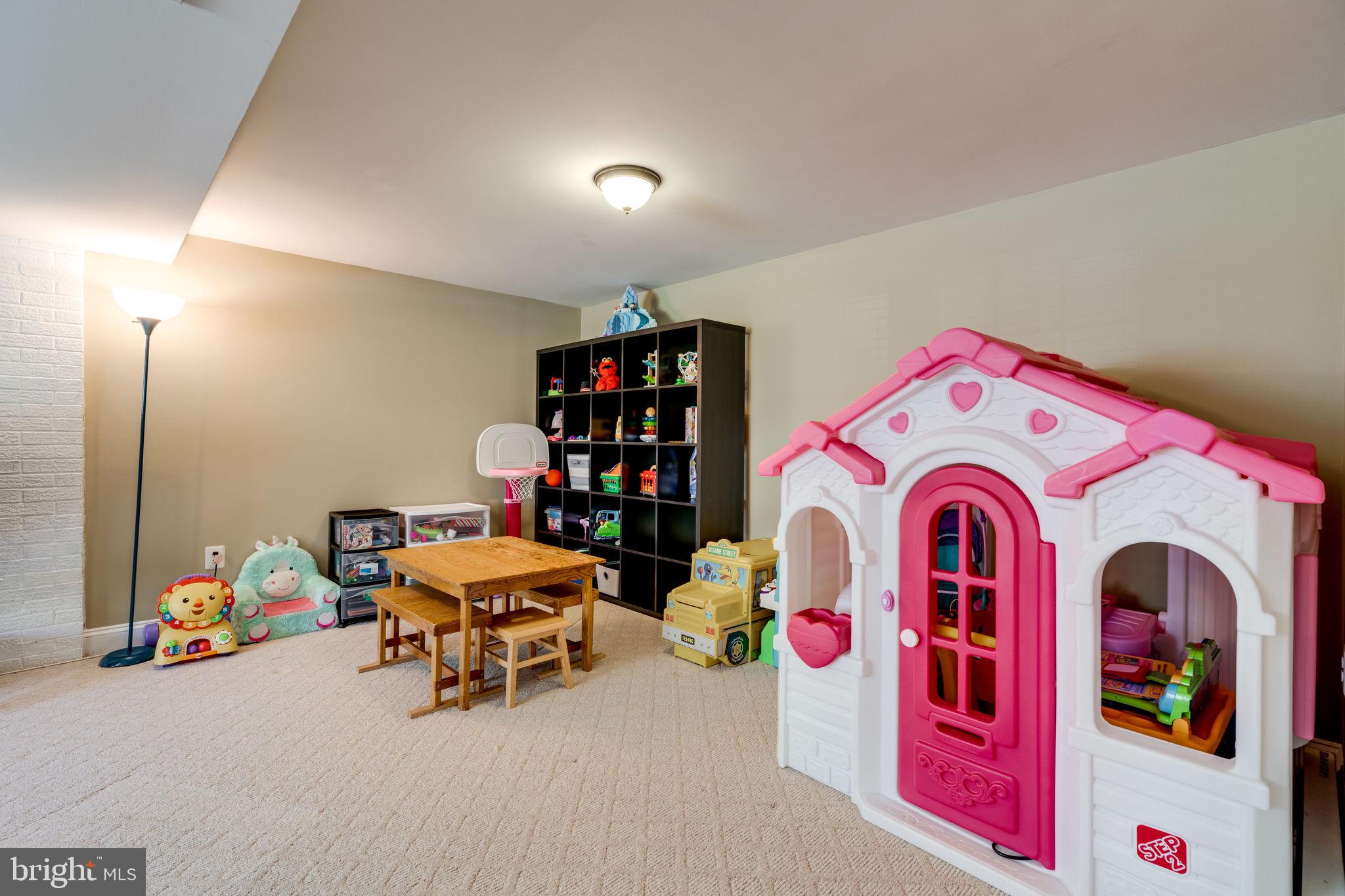 13638 Kingsman Road Woodbridge, VA 22193 - Photo 34 of 40 Family Room