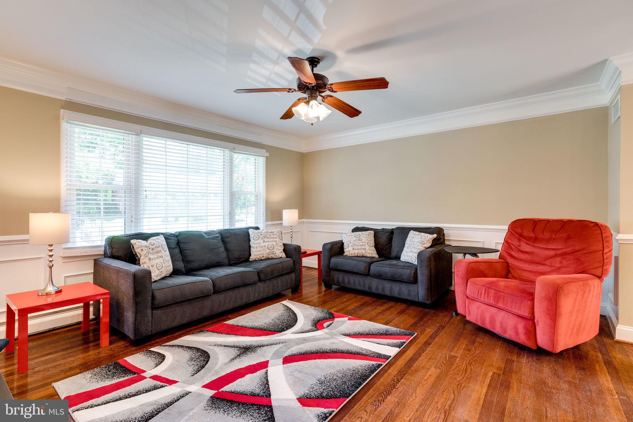 13638 Kingsman Road Woodbridge, VA 22193 - Photo 6 of 40 Living Room