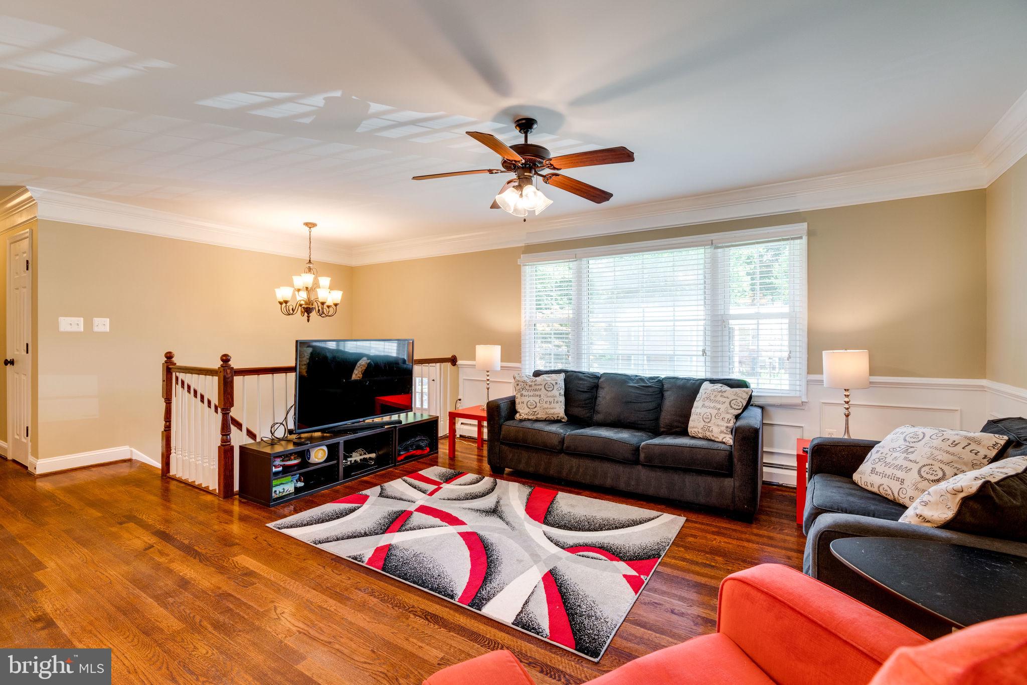 13638 Kingsman Road Woodbridge, VA 22193 - Photo 7 of 40 Living Room