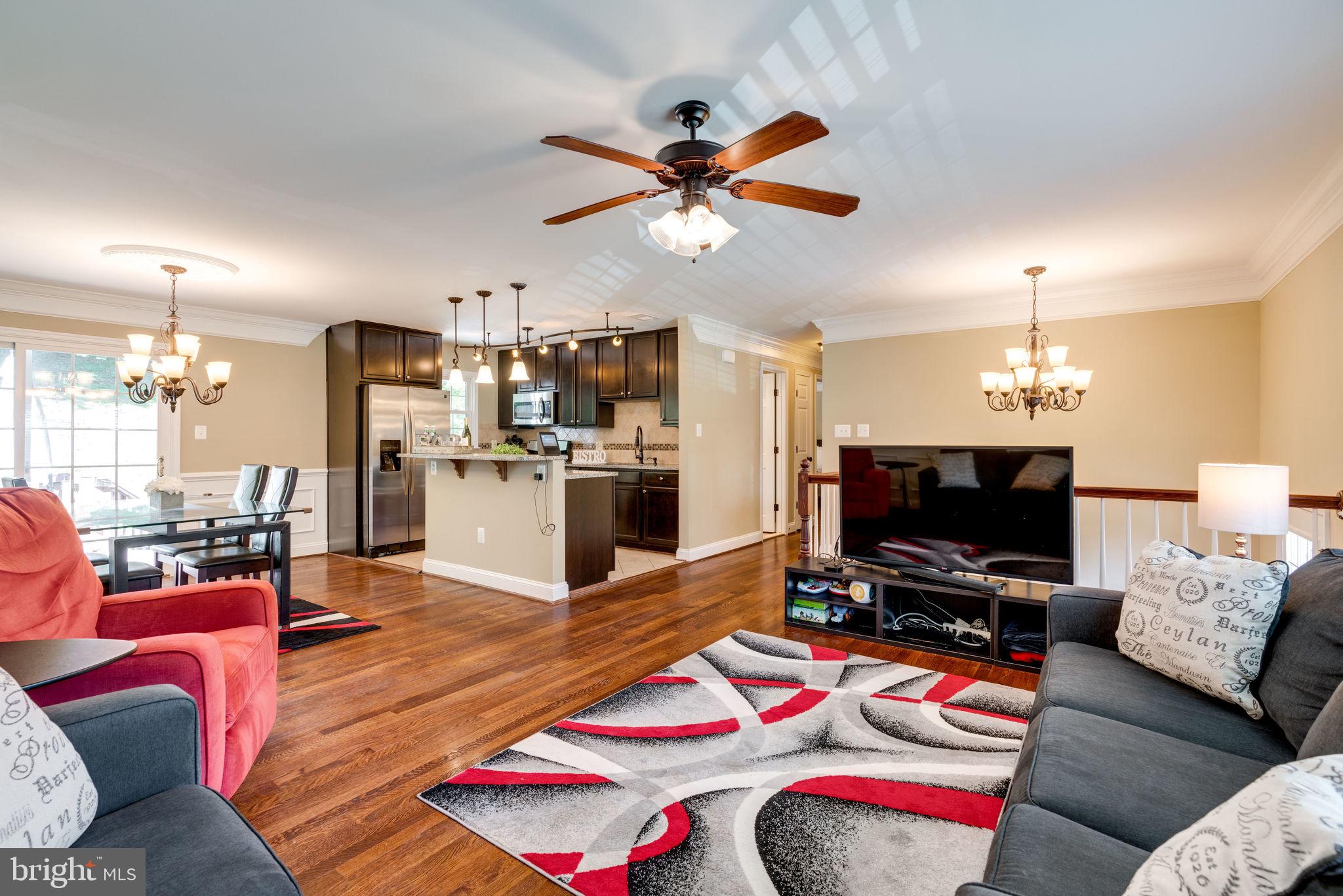 13638 Kingsman Road Woodbridge, VA 22193 - Photo 8 of 40 Living Room