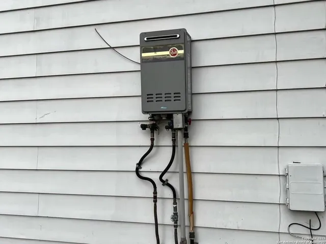 $319,900 | 614 South 8th Street, Kenedy, TX 78119